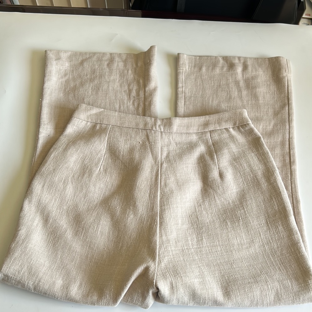 Mod Ref Linen Capri Pants - Picture 4 of 16